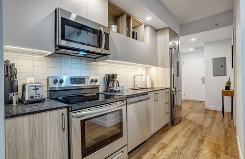 Quartier des Spectacles Apartment | Serviced 1 Bedroom Apartment in Montreal | Le Smith Building