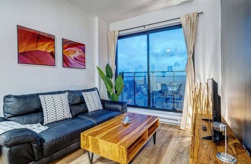 Quartier des Spectacles Apartment | Serviced 1 Bedroom Apartment in Montreal | Le Smith Building
