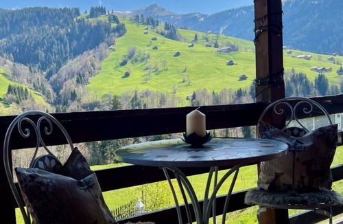Ruedisbach Apartment | Serviced Apartment Chalet Bärgblüml i Ha by Interhome