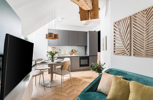 Grenoble City Centre House | Set of 4 apartments l 240m2 l Sleeps 14 l Ideal for receptions
