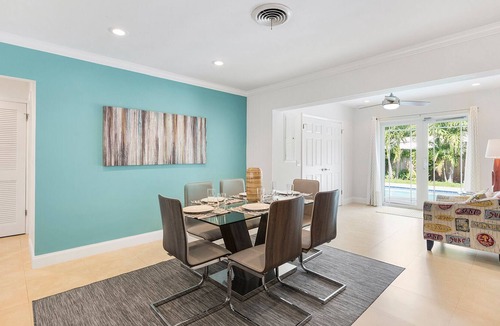 Oakland Park House | ☀️‼️SET YOUR RATE! MAKE AN OFFER & STAY HERE! 🏝 HEATED POOL, 10 MINS TO BEACH!