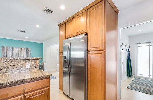 Oakland Park House | ☀️‼️SET YOUR RATE! MAKE AN OFFER & STAY HERE! 🏝 HEATED POOL, 10 MINS TO BEACH!