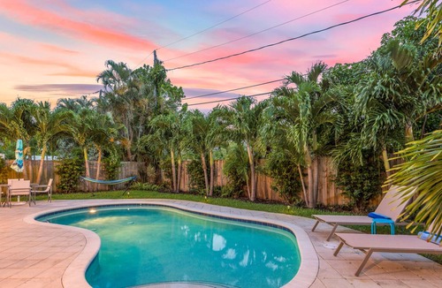 Oakland Park House | ☀️‼️SET YOUR RATE! MAKE AN OFFER & STAY HERE! 🏝 HEATED POOL, 10 MINS TO BEACH!