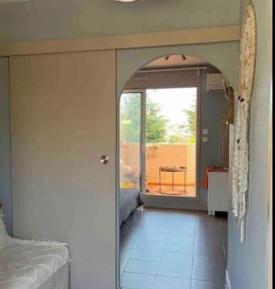 Sete Apartment | SETE, Studio Cabine,proche mer , Clim, Wifi, parking privé