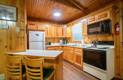 Sautee Nacoochee Cabin | Settin' on the Creek - Let Your Cares Drift Away