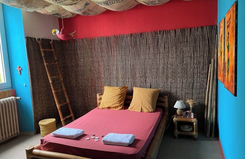 Castelnau-Riviere-Basse Bed & Breakfast | Setting course for Latin America