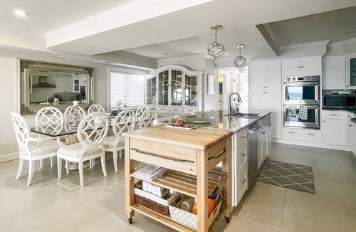 Milford Condo | Setting Sun Waterfront Retreat on Hillside