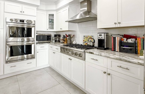 Milford Condo | Setting Sun Waterfront Retreat on Hillside