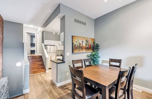 Soulard Condo | Settle into Soulard! 6 beds 2 full baths!