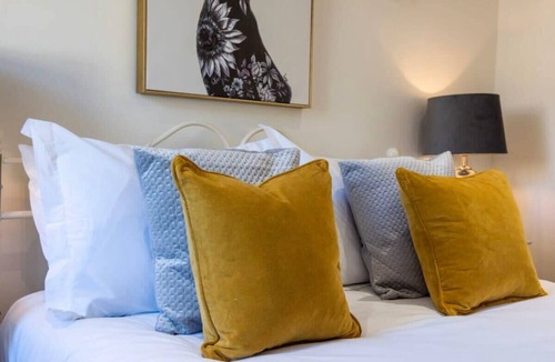 Batheaston House | Seven Acres Cottage with Parking