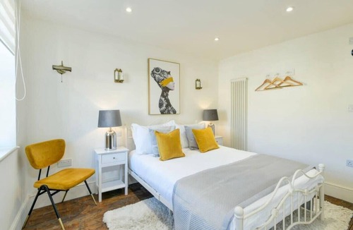 Batheaston House | Seven Acres Cottage with Parking