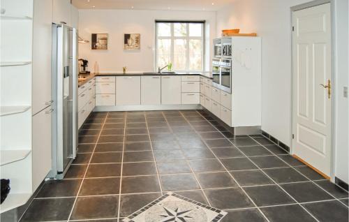 Bredebro House | Seven-Bedroom Holiday Home In Bredebro