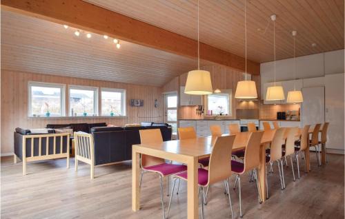 Østerskov House | Seven-Bedroom Holiday Home In Humble