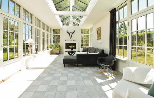 Ryslinge House | Seven-Bedroom Holiday Home In Orbak