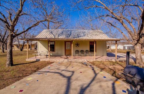 Concan Hotel | Seven Bluff Cabins