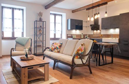 Saint-Vincent-de-Barres Apartment | Seven Keys - La cour du Barres