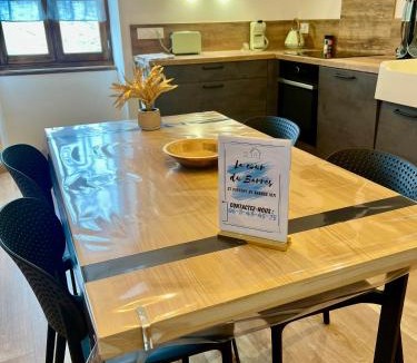 Saint-Vincent-de-Barres Apartment | Seven Keys - La cour du Barres