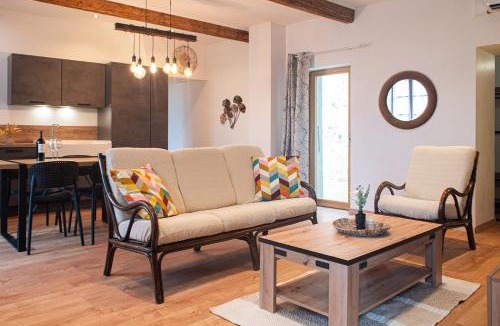 Saint-Vincent-de-Barres Apartment | Seven Keys - La cour du Barres