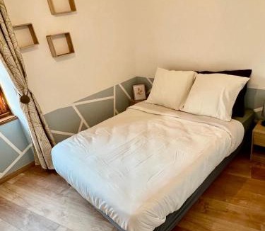 Saint-Vincent-de-Barres Apartment | Seven Keys - La cour du Barres