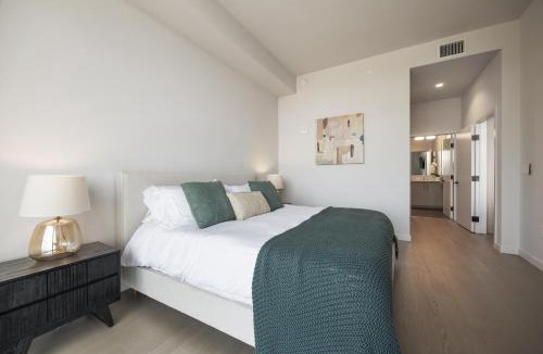 Hollywood Apartment | Seven Mile Penthouse Dream Hollywood View Pool