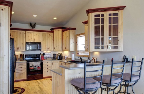 Mammoth Creek Cabin | "Seven Oaks Cabin” Near Duck Creek Village, Utah. Zion and Bryce Nearby!
