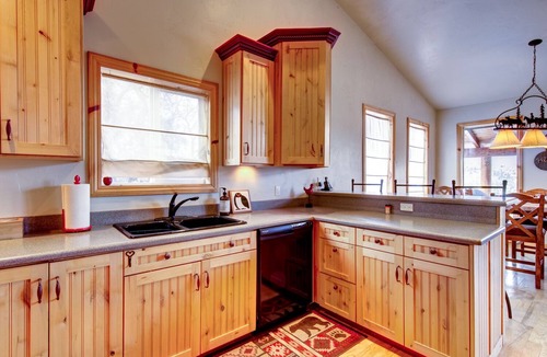 Mammoth Creek Cabin | "Seven Oaks Cabin” Near Duck Creek Village, Utah. Zion and Bryce Nearby!