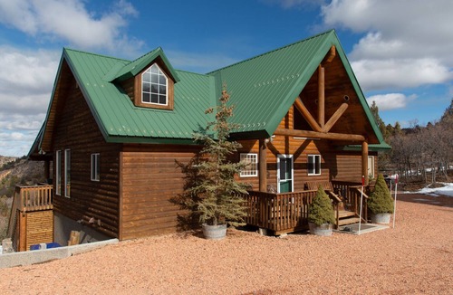 Mammoth Creek Cabin | "Seven Oaks Cabin” Near Duck Creek Village, Utah. Zion and Bryce Nearby!