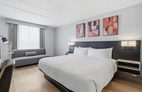 Regina Hotel | Seven Oaks Hotel Regina, SureStay Collection by Best Western