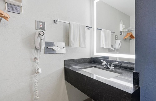 Regina Hotel | Seven Oaks Hotel Regina, SureStay Collection by Best Western