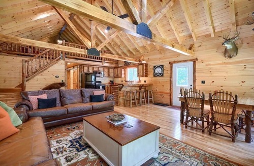 Nelsonville Cabin | Seven Pines | Hocking Hills, 60 Acres, Firepit