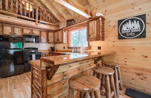 Nelsonville Cabin | Seven Pines | Hocking Hills, 60 Acres, Firepit