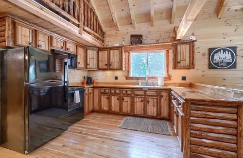 Nelsonville Cabin | Seven Pines | Hocking Hills, 60 Acres, Firepit