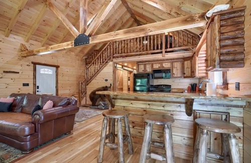 Nelsonville Cabin | Seven Pines | Hocking Hills, 60 Acres, Firepit