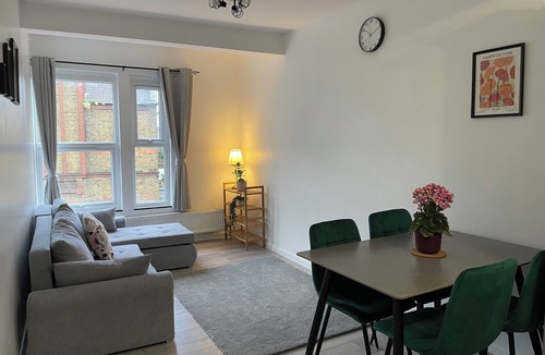 Tottenham Green House | Seven Sisters Hideaway