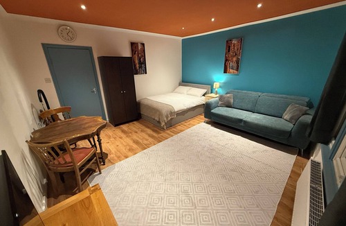 Tottenham Green Apartment | Seven Sisters Retreat