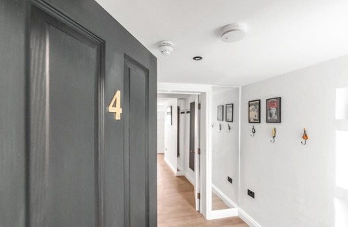 Norwich Apartment | Seven Space Nadler Apartments