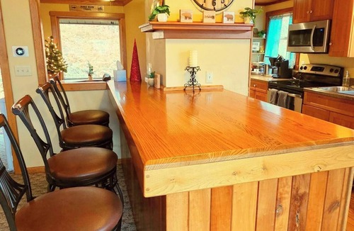 White Cabin | Seven Springs, Sleeps 8, Fireplace & Views