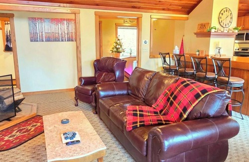 White Cabin | Seven Springs, Sleeps 8, Fireplace & Views