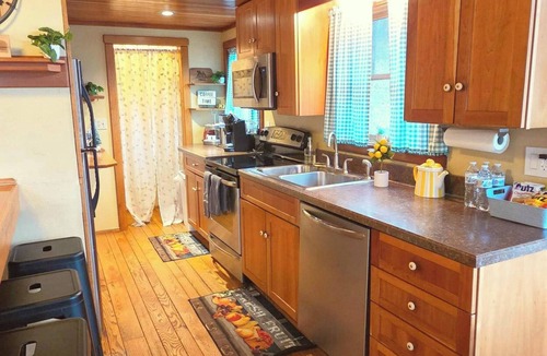 White Cabin | Seven Springs, Sleeps 8, Fireplace & Views