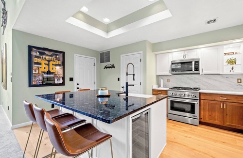 Seven Springs House | Seven Springs Sunridge year-round mountain ski chalet with private hot tub!
