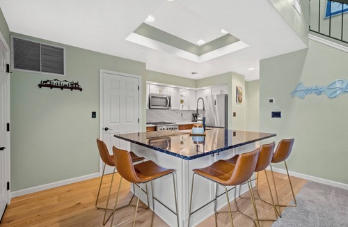 Seven Springs House | Seven Springs Sunridge year-round mountain ski chalet with private hot tub!