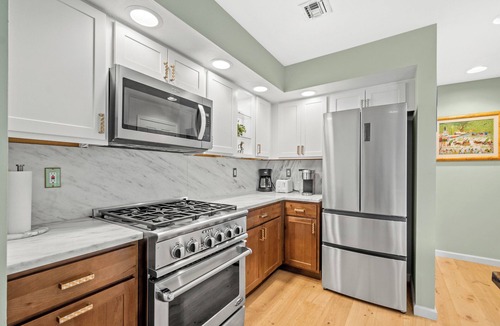 Seven Springs House | Seven Springs Sunridge year-round mountain ski chalet with private hot tub!