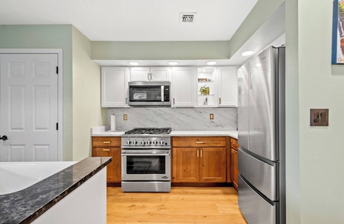 Seven Springs House | Seven Springs Sunridge year-round mountain ski chalet with private hot tub!