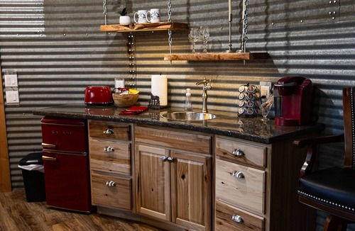 Valley View Cabin | Seven Star Silo - stay in luxury while you take in the tranquility of the Ranch!