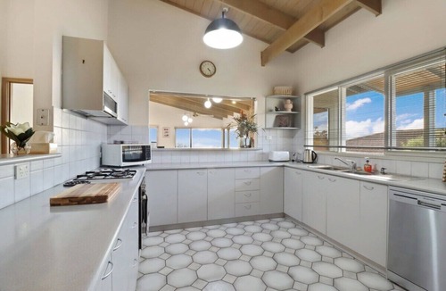 Clifton Springs House | Seven Views I Pool Table n Water Views