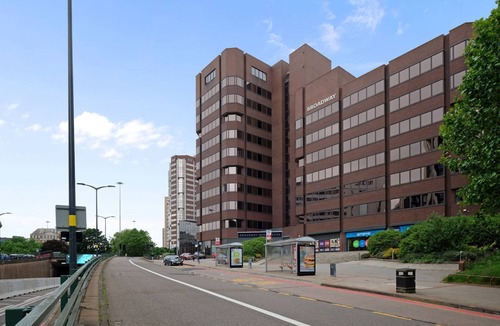 The Westside Apartment | SevenStays Broadway Residences - Gym and Parking