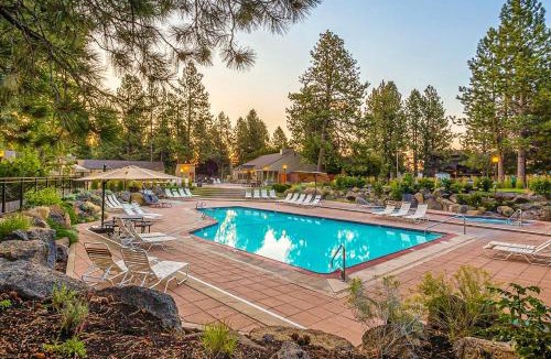 Bend Hotel | Seventh Mountain Resort Unit 1914