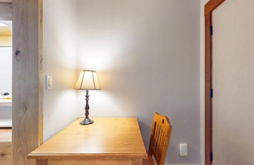 Bend Hotel | Seventh Mountain Resort Unit 1914