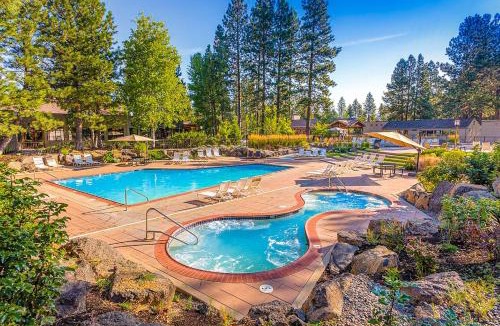 Bend Hotel | Seventh Mountain Resort Unit 1913