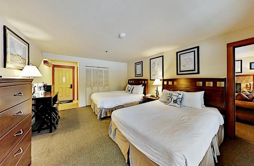 Bend Hotel | Seventh Mountain Resort Units 2015 & 2016